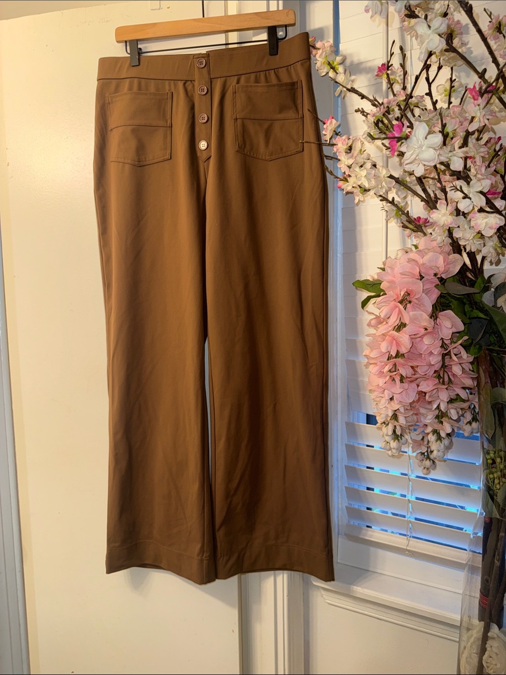 HALARA Men's Wide-Leg Button-Front Chinos in Brown